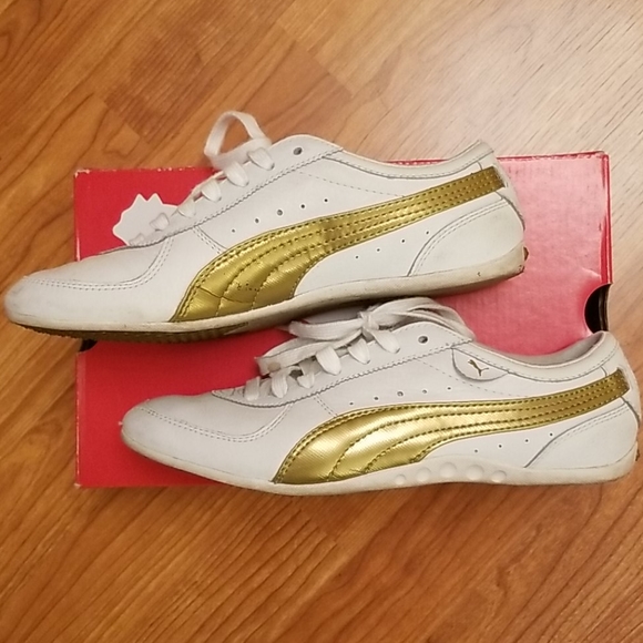 💞Sold💞 Puma Sneakers in White/Metallic Gold - Picture 4 of 6